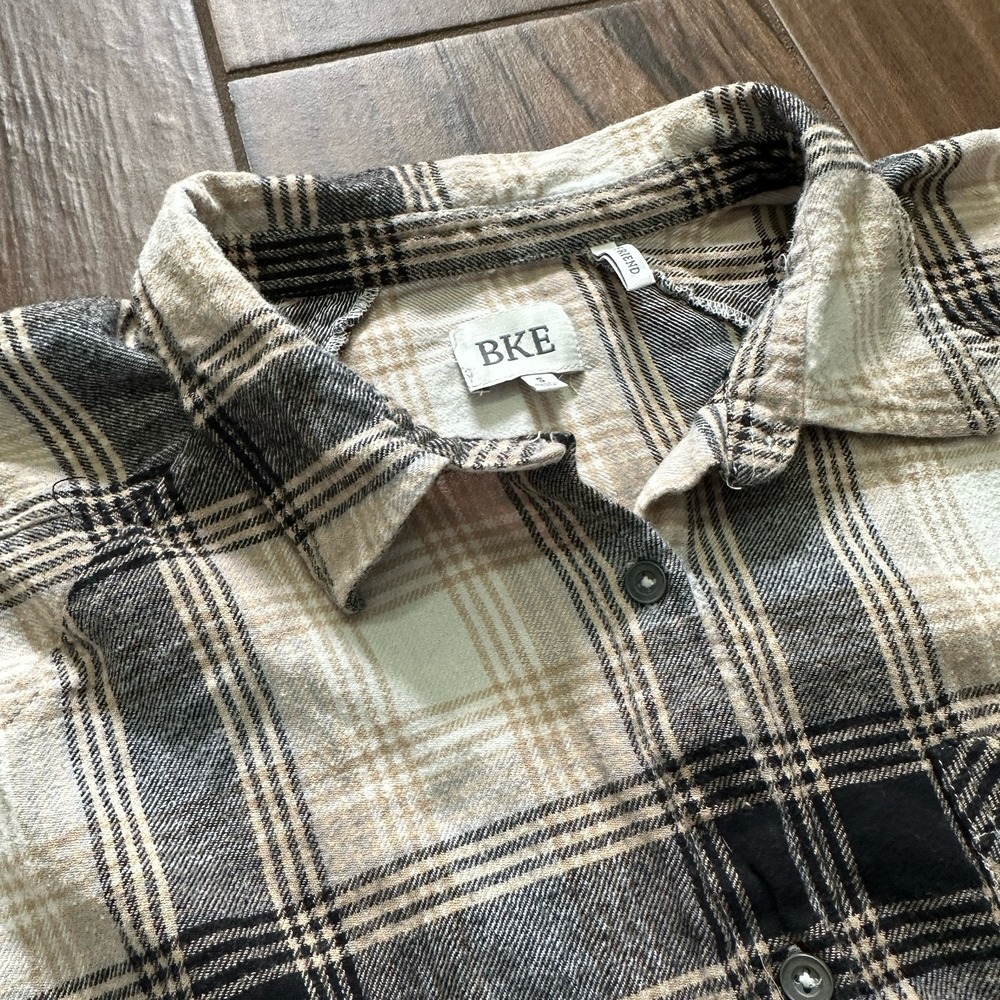 BKE Boyfriend Plaid Flannel Shirt Tan Black White Raw Hem MSK24001 Womens Small